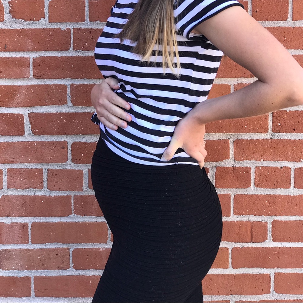 Black textured pencil skirt